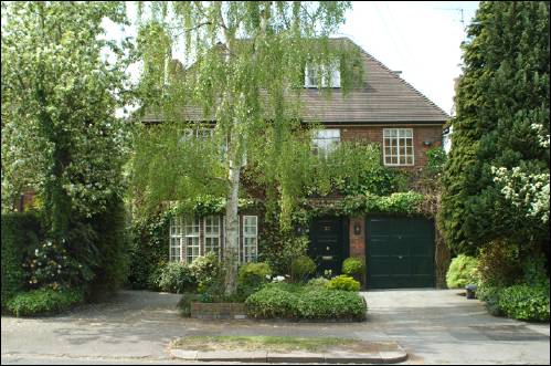 27 Holne Chase